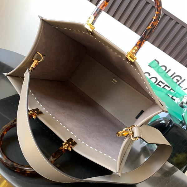 スーパーコピーブランドバッグ着用イメージ